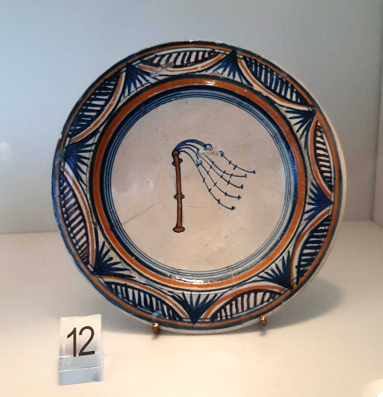 Piatto con emblema dei flagellanti