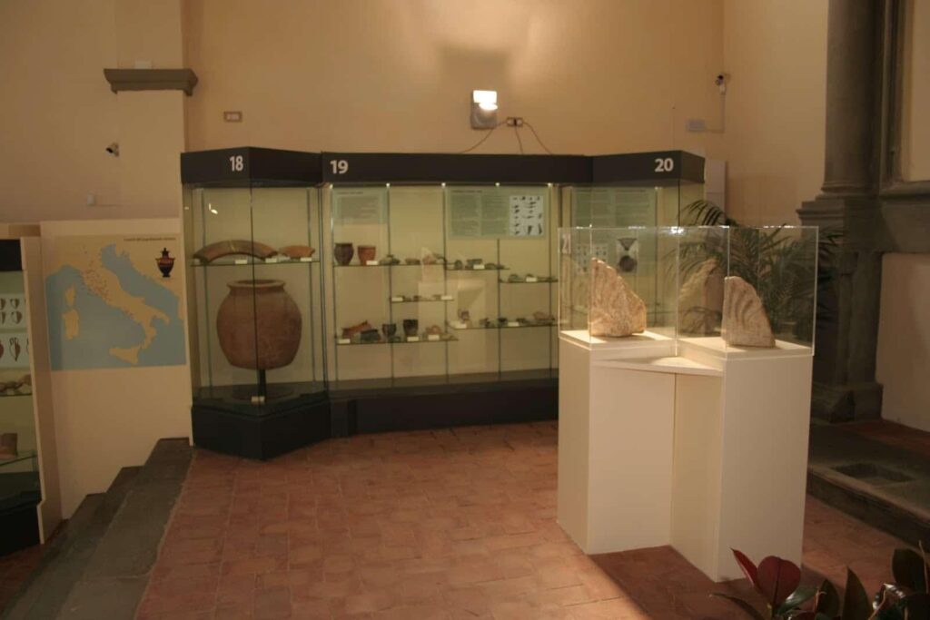 Museo archeologico, particolari delle vetrine, Montelupo Fiorentino (FI)