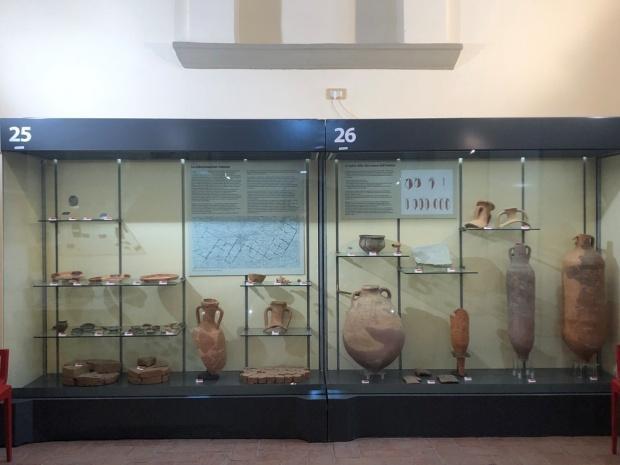 Museo archeologico, particolari delle vetrine, Montelupo Fiorentino (FI)